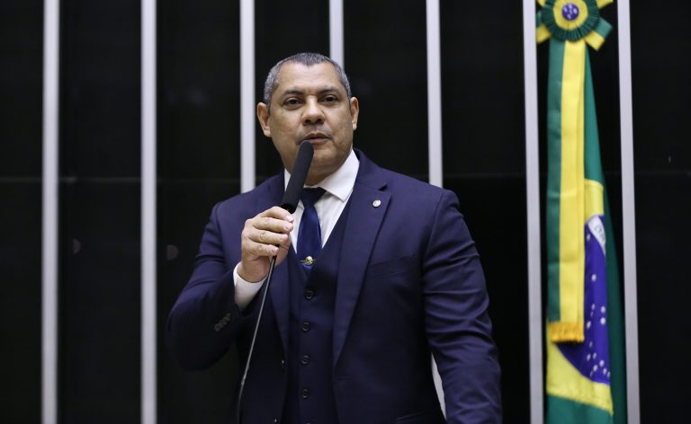 Câmara discute porte de arma fora do serviço para vigilantes; CONASEP participa de audiência pública