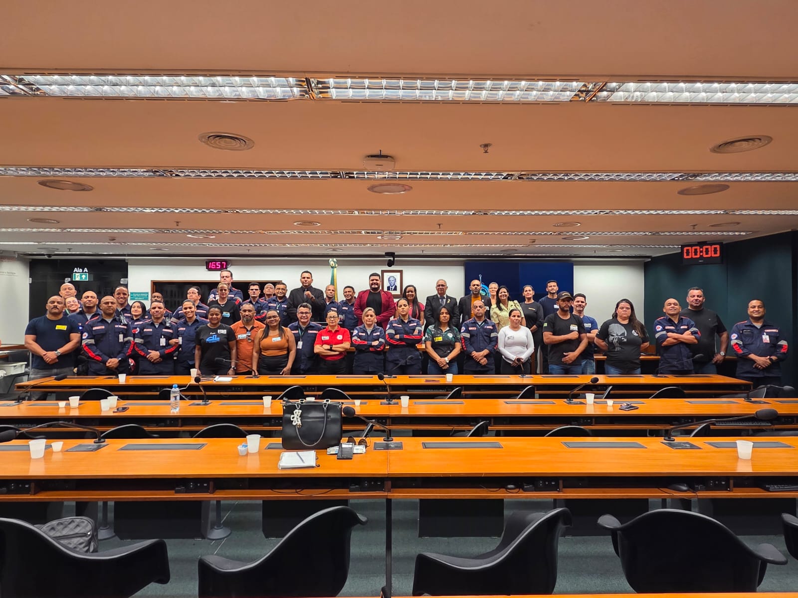 CONASEP PROMOVE REUNIÃO NA CÂMARA DOS DEPUTADOS PARA DEBATER A SITUAÇÃO DOS SEGURANÇAS E BOMBEIROS CIVIS DE EVENTOS DO DISTRITO FEDERAL E ANUNCIA ARTICULAÇÕES COM AUTORIDADES FEDERAIS E DISTRITAIS PARA GARANTIR DIGNIDADE À CATEGORIA